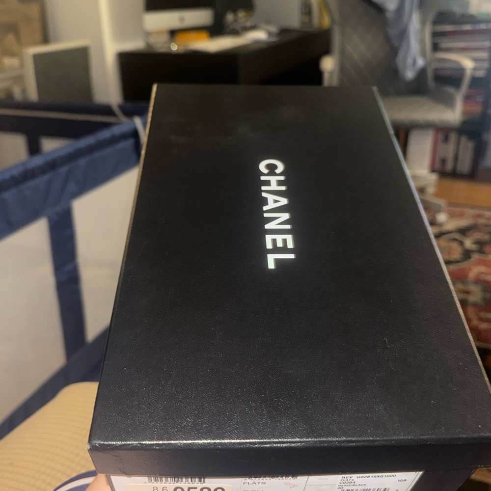 New in box Chanel lambskin flats - Picture 6 of 6